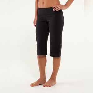 Lululemon Clam Digger II Black size 8